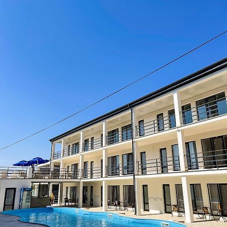 Міні-Готель Turin З Басейном На Кароліно-Бугазі Exterior photo