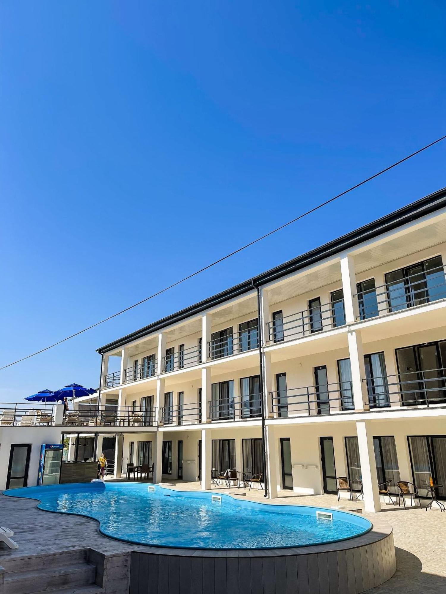 Міні-Готель Turin З Басейном На Кароліно-Бугазі Exterior photo